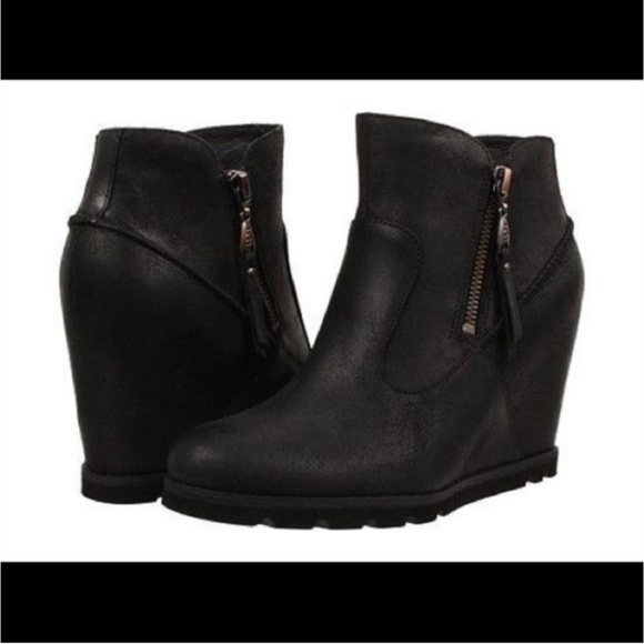 UGG // myrna distressed leather zipper detail wedge ankle bootie - Picture 4 of 4